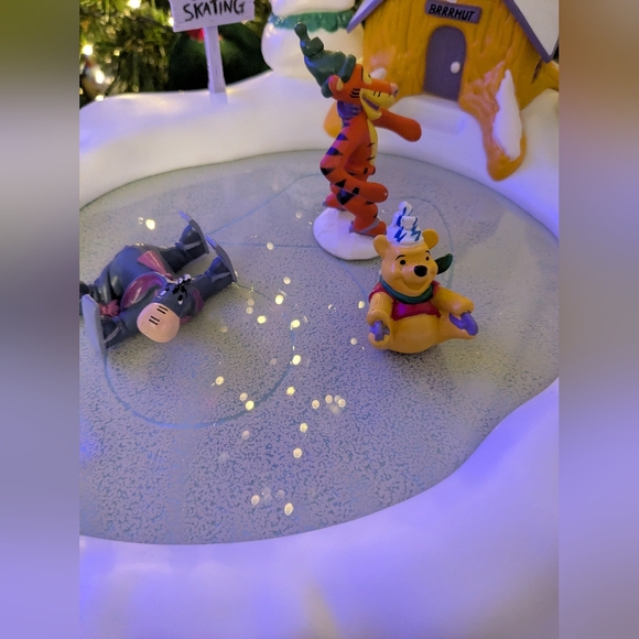 Vintage NOMA Pooh Animated Skating Pond ❄️ - Picture 7 of 9
